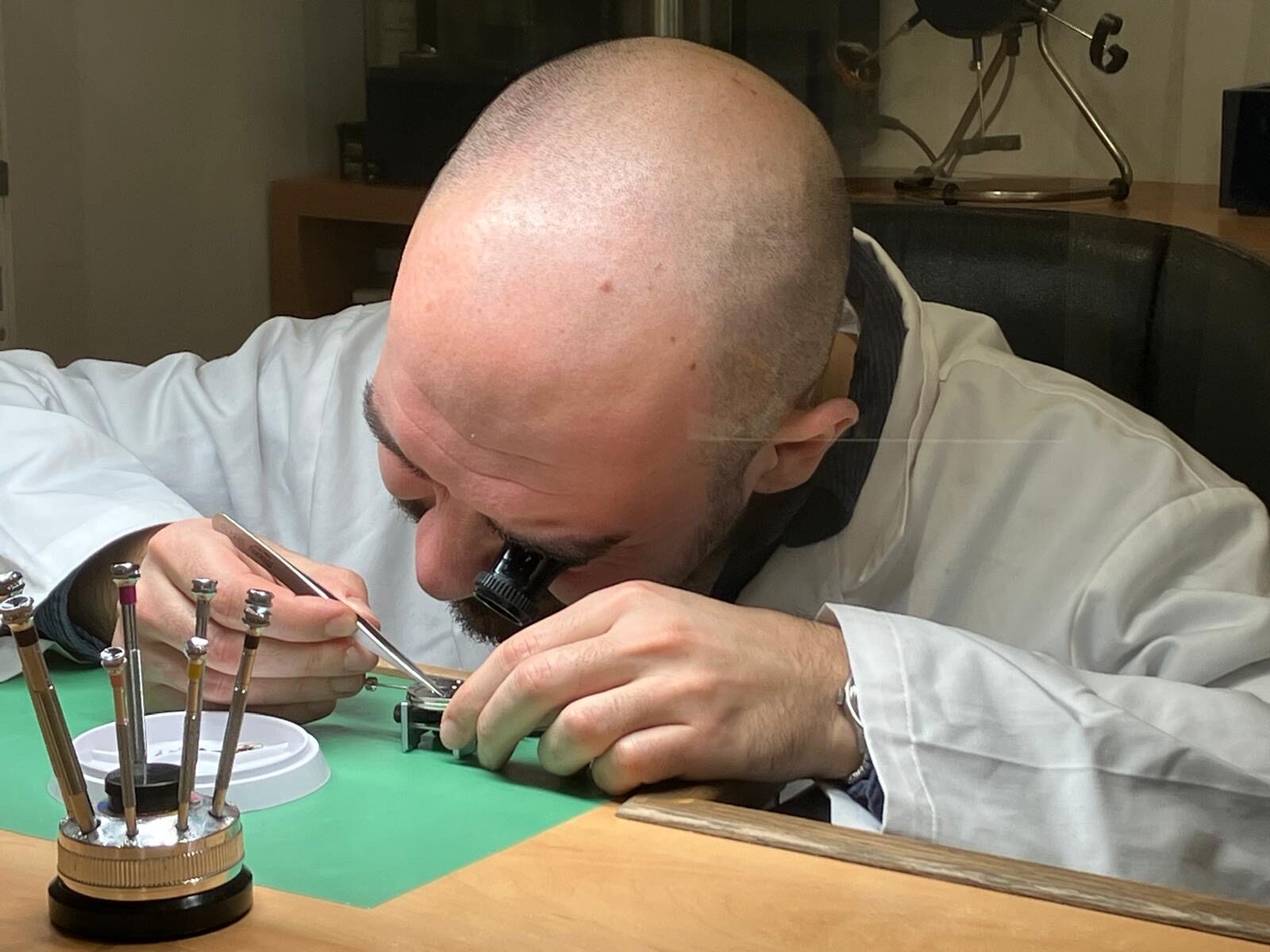L'atelier — restauration d'une montre